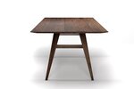 Nussbaumholz Tisch aus Massivholz astfrei mit Facettenkante nach deinem Maß gefertigt.