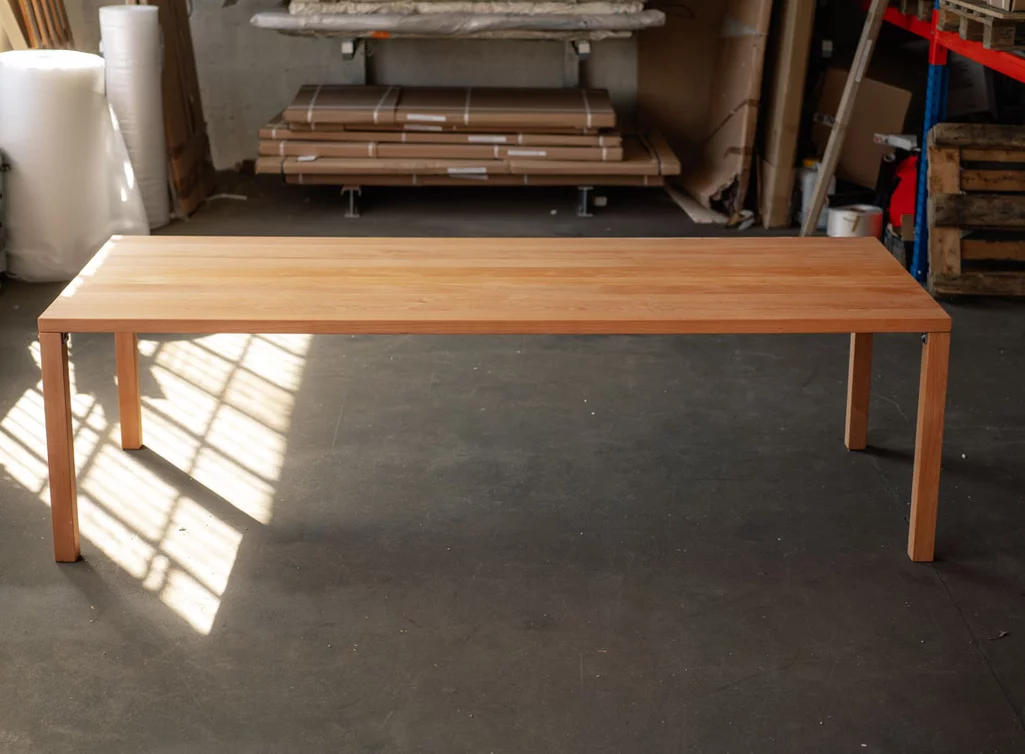 Minimalistischer Buchenholz Esstisch auf Maß gefertigt