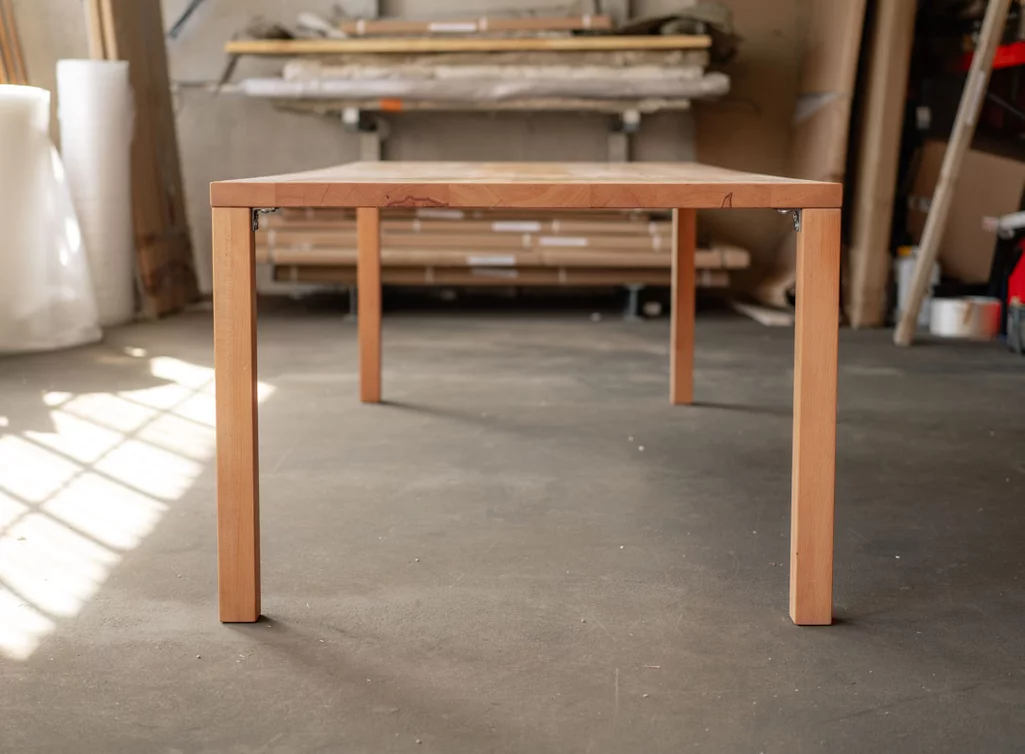 Buchenholz Massivholz Esstisch in verschiedenen Oberflächen erhältlich