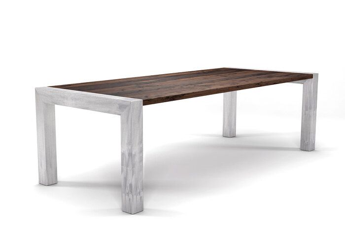 Nussbaum Tisch massiv 4cm nach Maß mit Astanteil und Tischbeinen aus Stahl.
