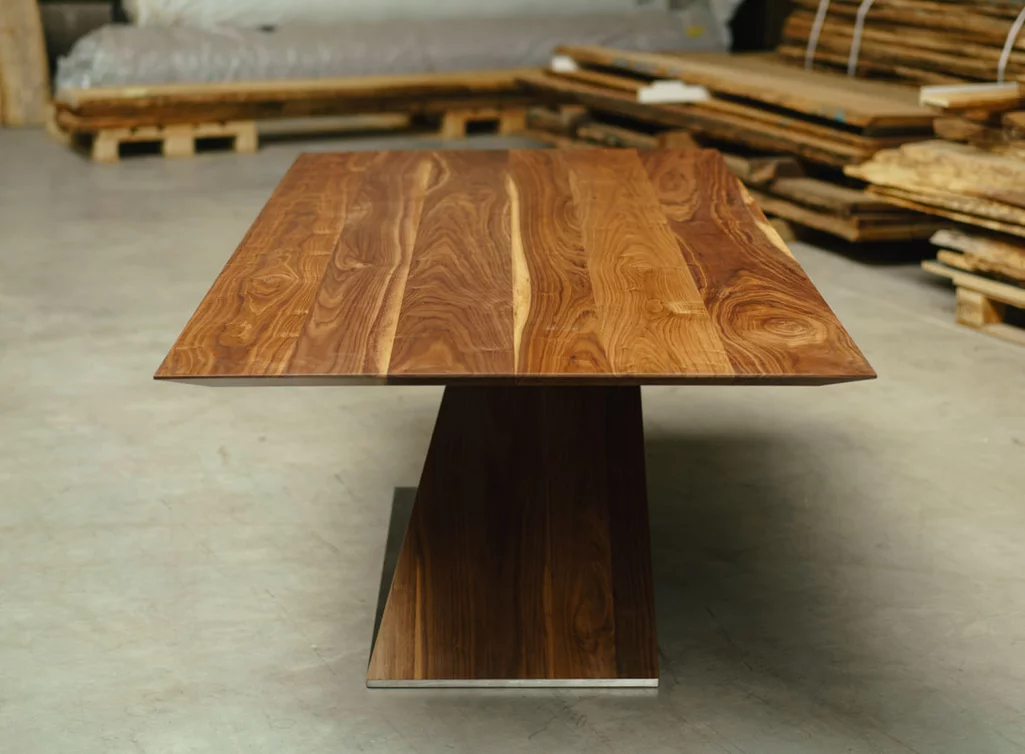 VIR5C-T Nussbaum Tischplatte mit Facetten Kante VIR5C-T Nussbaum Tischplatte mit Facetten Kante