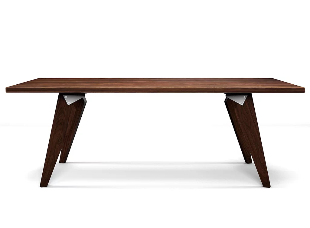 Esstisch nach Maß aus Massivholz Nussbaum mit Holzbeinen gefertigt. Esstisch nach Maß aus Massivholz Nussbaum mit Holzbeinen gefertigt.