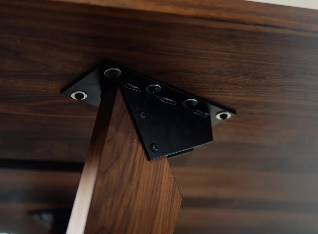 Massivholz Esstisch aus Nussbaum mit Nussbaumholz Tischbeine Massivholz Esstisch aus Nussbaum mit Nussbaumholz Tischbeine