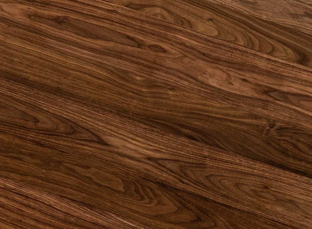 Baumkanten Tischplatte aus massivem Nussbaum in astfreier Qualität