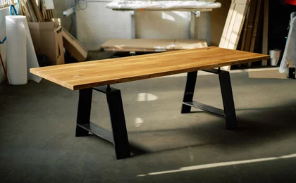 Modernes Industriedesign durch charakterstarke Eiche und purem Stahl Modernes Industriedesign durch charakterstarke Eiche und purem Stahl
