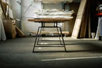Moderner Esstisch aus Eichenholz mit massiven Rohstahl Tischuntergestell