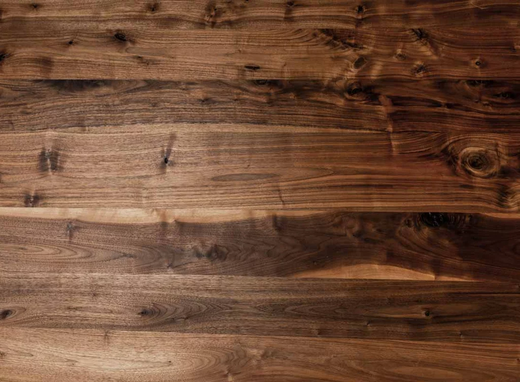 Massive Holzplatte aus Nussbaum nach deinem Maß gefertigt