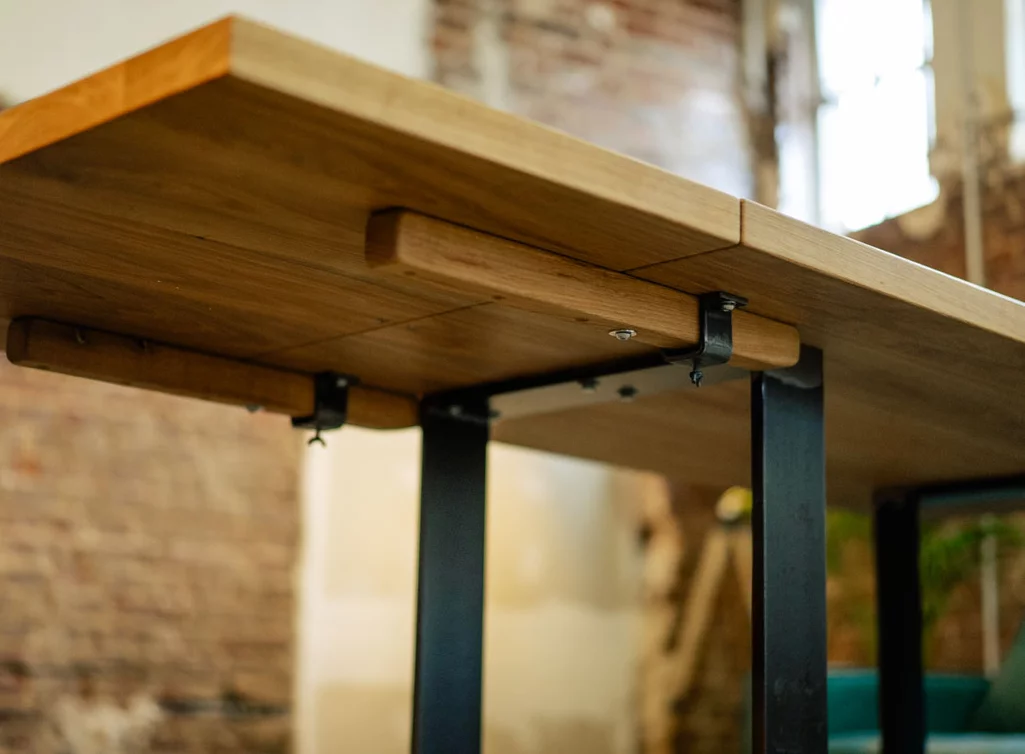 Unterseitenbetrachtung Verlängerung Kufentisch Massivholz Eiche