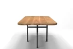 Eichenholz Tisch aus Massivholz kombiniert mit Stahl