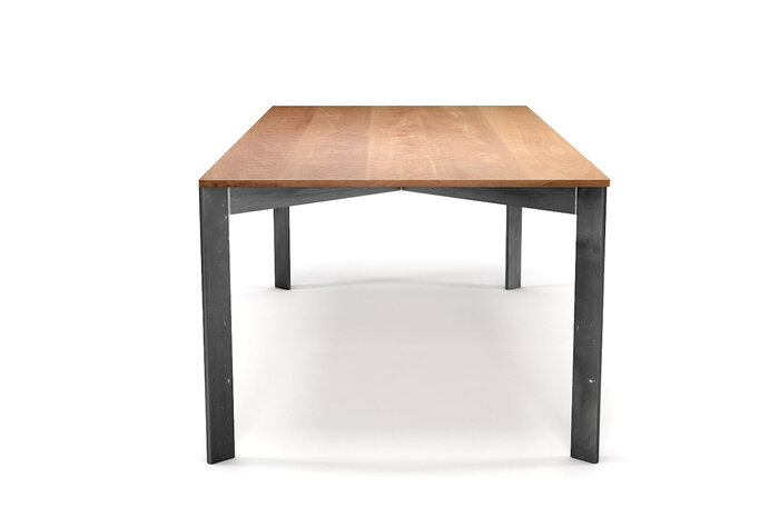 Buchenholz Tisch auf Maß mit einem Stahlgestell gefertigt