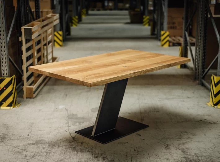 Esszimmertisch mit Stahl Tischuntergestell in Z-Form nach Maß gefertigt