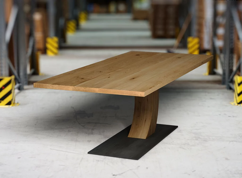 Massivholztisch aus Eiche auf Maß gefertigt