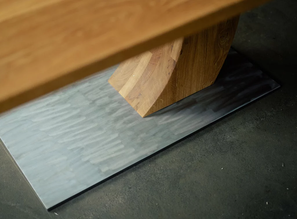 Detailansicht Blankstahl auf Mittelfuß Esstisch Gestell C560-T