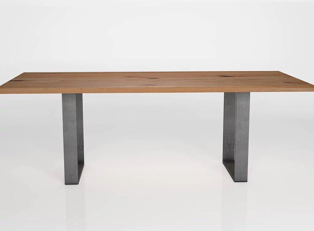 Esstisch Kernbuche aus Massivholz und Metallkufen