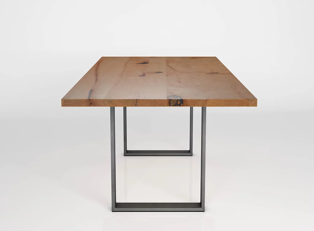 Esstisch Buche massiv mit einer sehr lebhaften Oberfläche