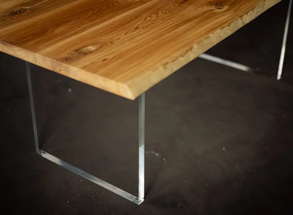 Tisch Acrylglas aus Eichenholz nach deinem Maß gefertigt. Tisch Acrylglas aus Eichenholz nach deinem Maß gefertigt.