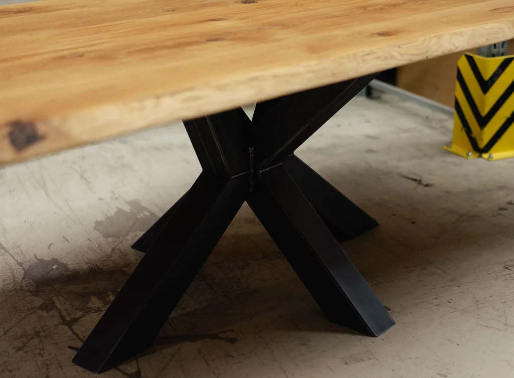 Doppel X Mittelfuß Tischgestell Esstisch mit Baumkante Massivholz Eiche