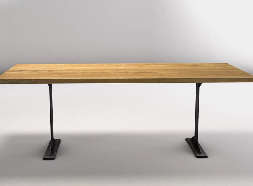 Holztisch mit Metallbeine nach deinem Maß gefertigt