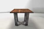 Selbsttragendes Tischgestell aus Stahlkufen in X Form mit Massivholz Nussbaumplatte