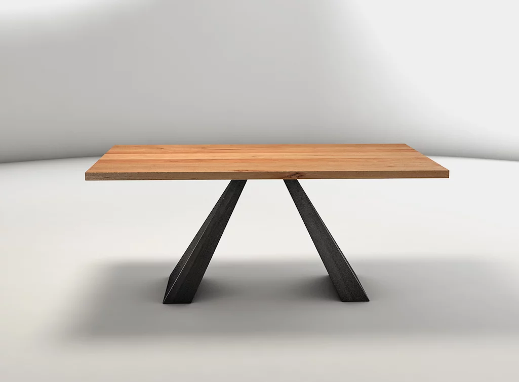 Außergewöhnlicher Tisch Kernbuche durch stylisches Tischgestell aus gekantetem Stahl