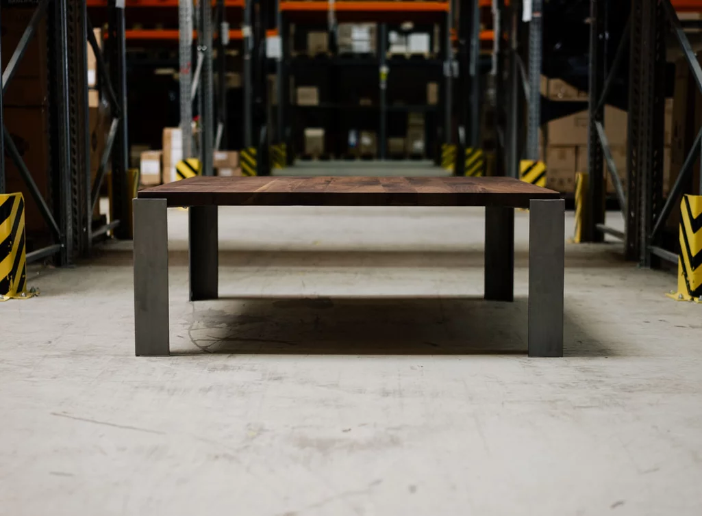 Seitenbetrachtung Nussbaum Couchtisch nach deinen Maßen gefertigt Seitenbetrachtung Nussbaum Couchtisch nach deinen Maßen gefertigt