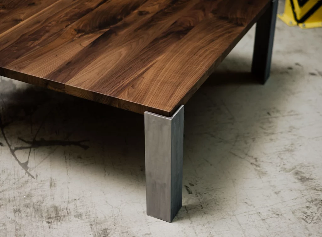 Edle Stahlfüße an Couchtisch Nussbaum Massiv Edle Stahlfüße an Couchtisch Nussbaum Massiv