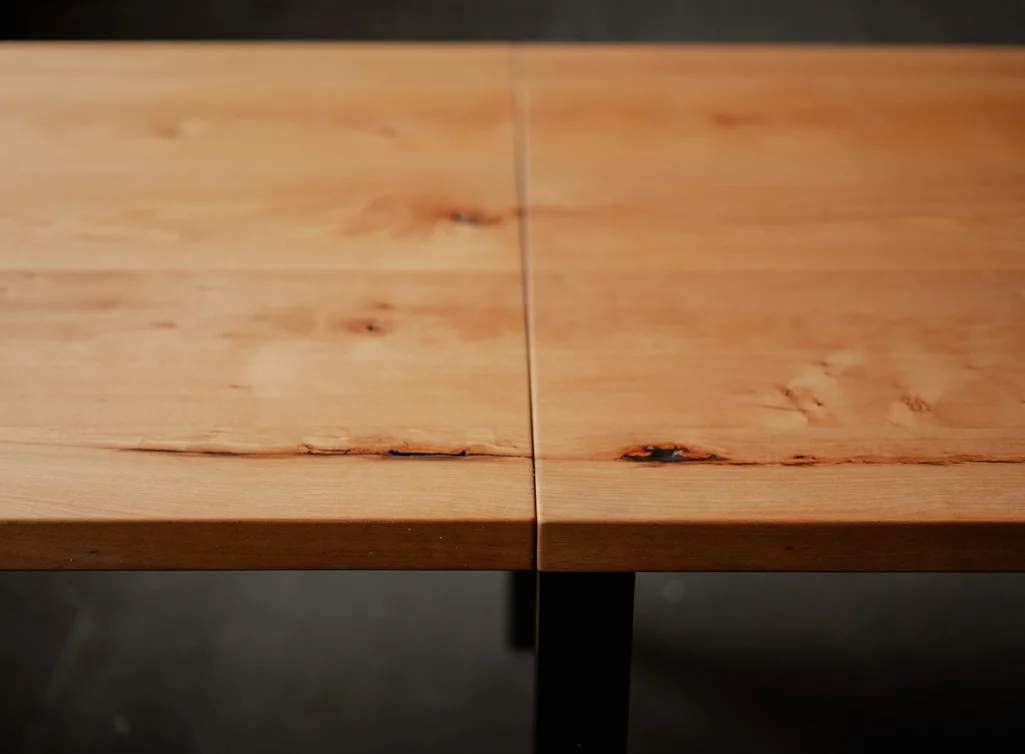 Detailansicht Kernbuche massiv mit Astanteil Verlängerung