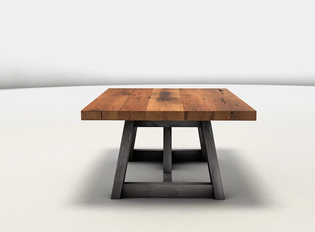 Alteiche Couchtisch nach Maß mit einem Kufengestell aus Vierkantrohr-Stahl