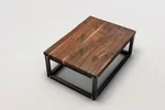 Wohnzimmertisch aus Nussbaum mit einer ast- und splintreichen Tischplatte gefertigt