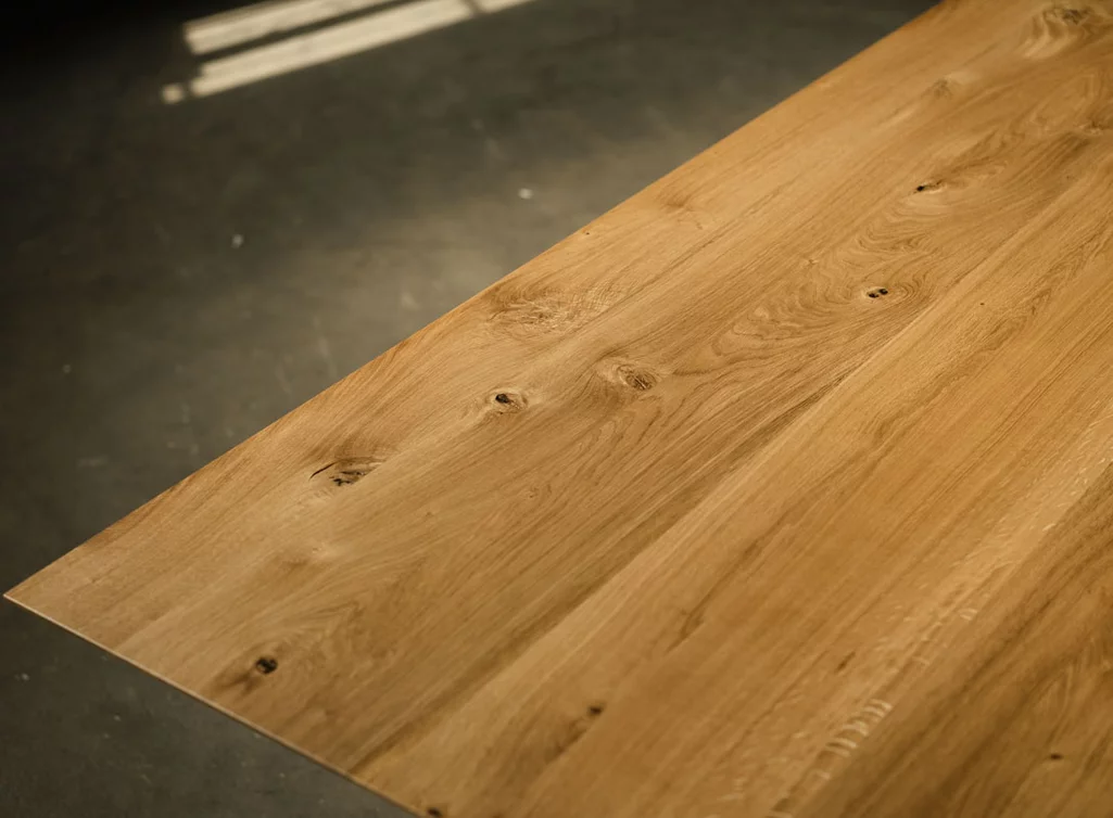 Küchentisch aus Eiche massiv - Tischplatte mit Astanteil nach Maß Küchentisch aus Eiche massiv - Tischplatte mit Astanteil nach Maß