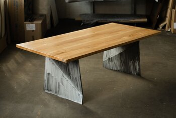 Massiver Holztisch mit Tischwangen aus Metall - E35L-T