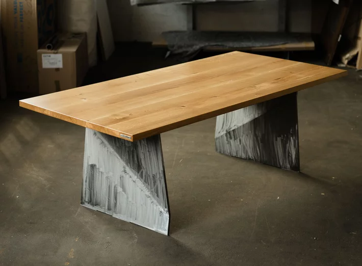 Massiver Holztisch mit Tischwangen aus Metall - E35L-T