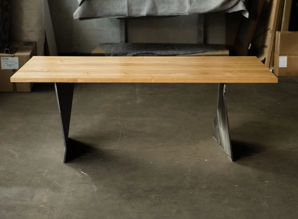 Esstisch aus Eichenholz und Stahl nach Maß Modell E35L-T