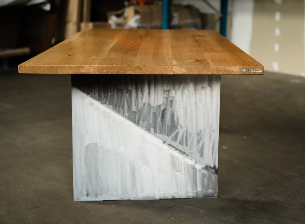 Stahlwangen-Tisch mit Eichenholzplatte - Tischwangen in Blankstahl