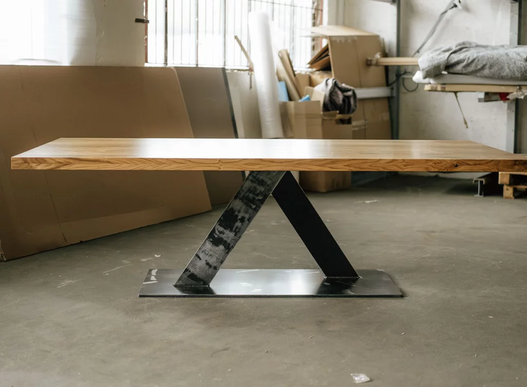 Echtholz Eiche Tisch mit Metallgestell massiv Echtholz Eiche Tisch mit Metallgestell massiv