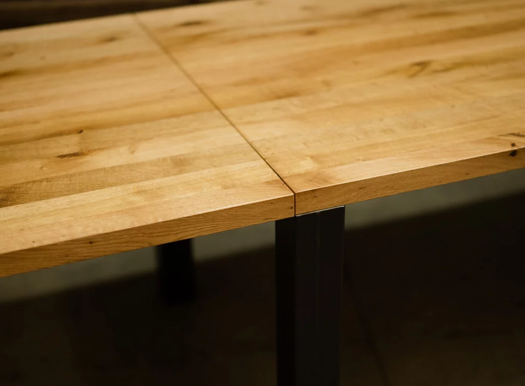 Echtholz Eiche Tisch verlängerbar mit charaktervollem Astanteil