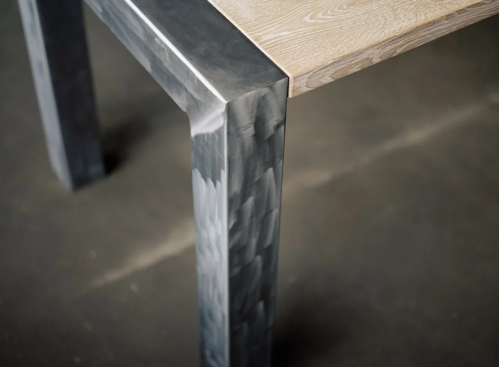 Detailansicht Metallbeine Schreibtisch Eiche in Blankstahl