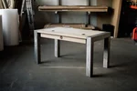 Rückseitenansicht Eiche Massivholz Schreibtisch in Weiss-Wash