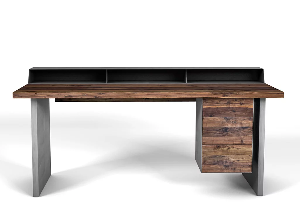 Schreibtisch Walnuss Massivholz kombiniert mit Stahlwangen auf Maß