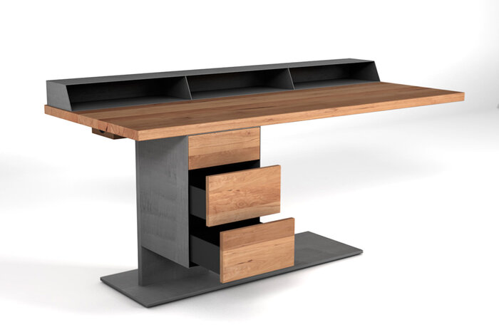 Design Schreibtisch aus Buche mit Astanteil und einem Stahl Mittelfuß nach Maß.