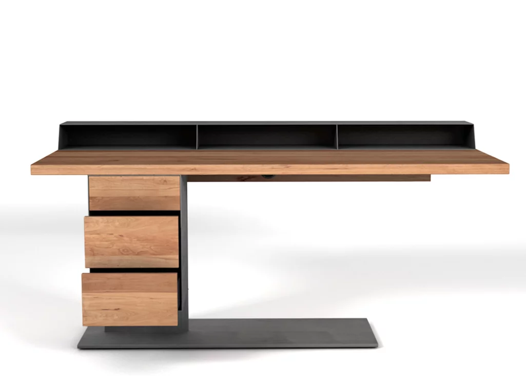 Schreibtisch Massivholz kombiniert mit einem Stahlgestell. Schreibtisch Massivholz kombiniert mit einem Stahlgestell.