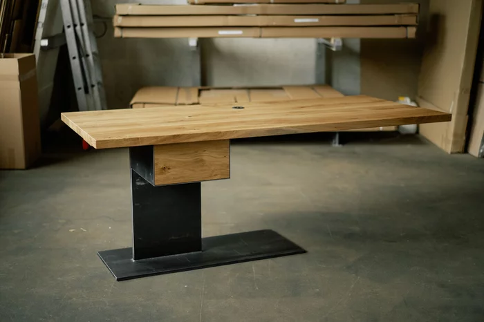 Büro Schreibtisch aus Eiche nach Maß [HOLZPILOTEN] : Holzpiloten