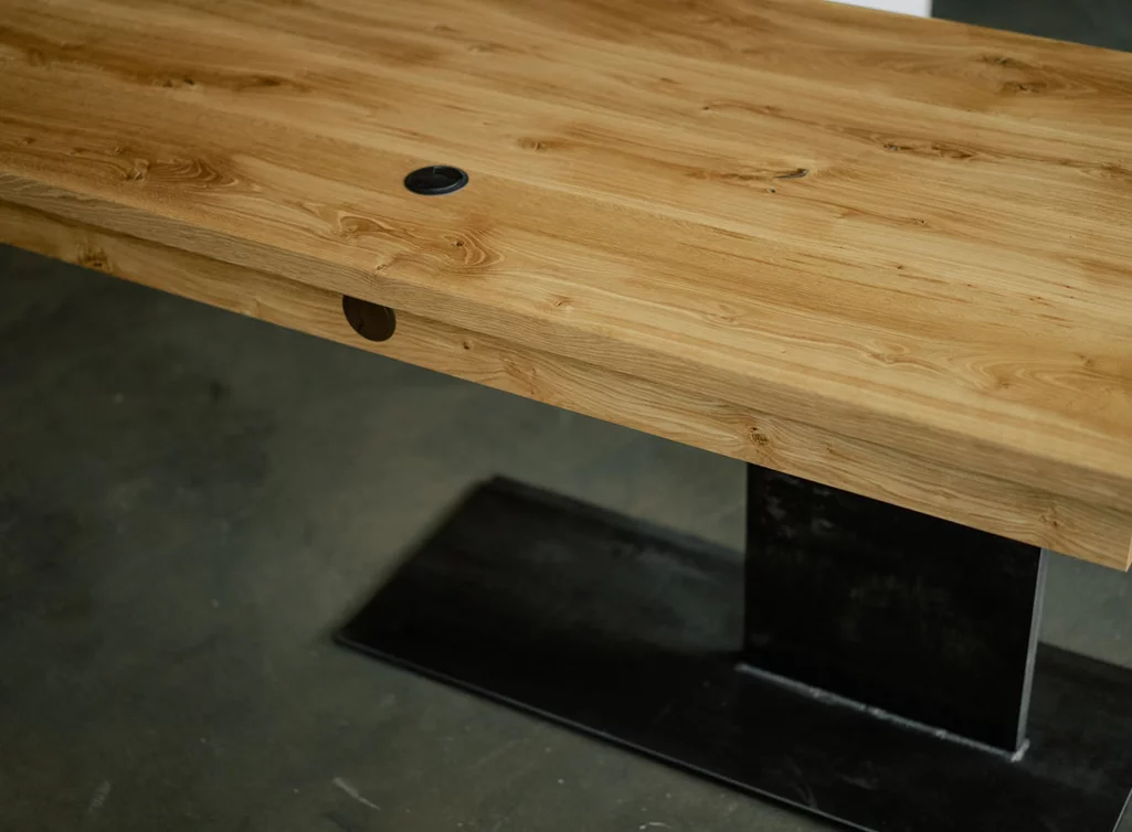 Büro Schreibtisch Eiche Massivholz mit Kabelkanal