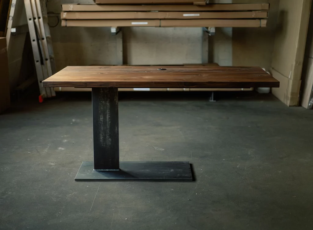 Schreibtisch aus Nussbaumholz Abbildung ohne Schubladencontainer Schreibtisch aus Nussbaumholz Abbildung ohne Schubladencontainer