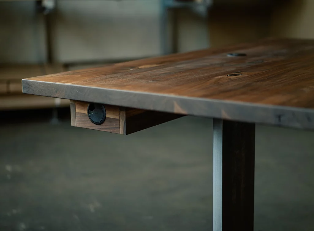Schreibtisch Nussbaum mit 4cm starkem Echtholz auf Maß Schreibtisch Nussbaum mit 4cm starkem Echtholz auf Maß