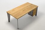 Massiver Schreibtisch aus Eichenholz mit charakteristischem Astanteil DLH7H-ST