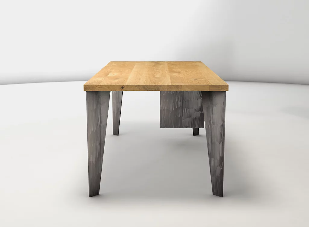 Schreibtisch in Maßanfertigung aus Eiche und konisch zulaufenden Beinen aus Stahl Schreibtisch in Maßanfertigung aus Eiche und konisch zulaufenden Beinen aus Stahl