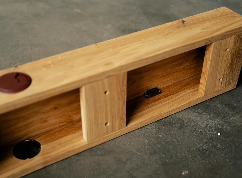 Eichenholz Kabelkanal für Schreibtisch - in verschiedenen Oberflächen erhältlich