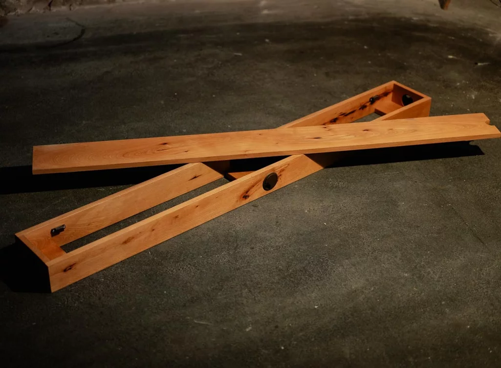 Kabelkanal aus dem Holz der Buche in massiver Ausführung gefertigt