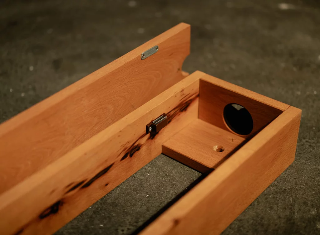 Buchenholz Schreibtisch Kabelkanal in verschiedenen Oberflächen erhältlich